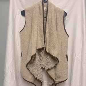 Small faux fur asymmetric vest